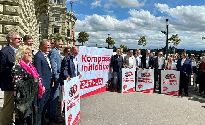 «Ständemehr stärken»: Kompass-Initiative mit über 140’000 Unterschriften eingereicht